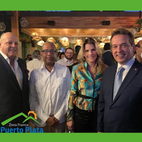 Participacion en coctel por celebracion del Dia Nacional de las Zonas Francas